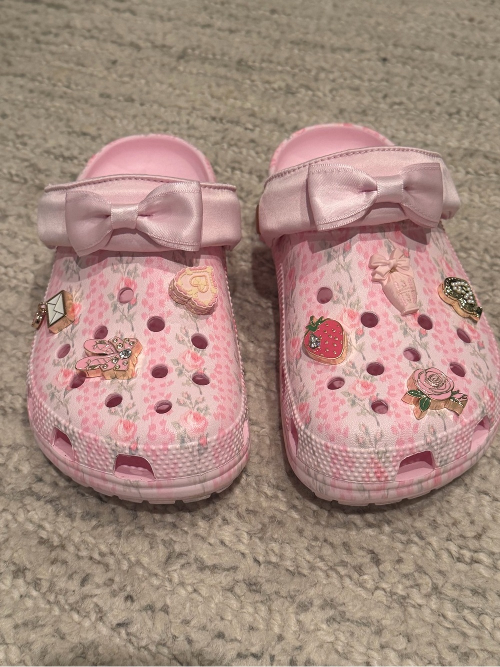 LoveShackFancy x Crocs Pink Floral Clog M6 W8 with exclusive LTD charms/jibbitz